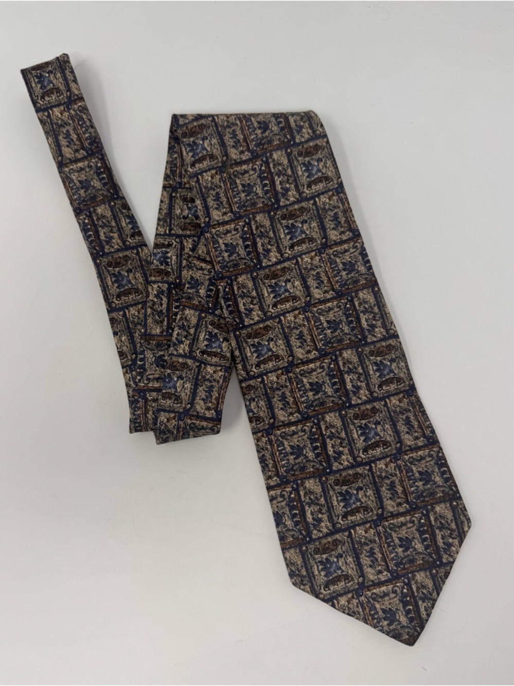 Europeennes Collection Silk Tie, 4" x 59", retro, abstract, floral, work office